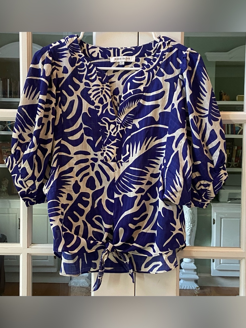 Rose & Olive Blue and White Tropical Tie-Hem Blouse Size XS